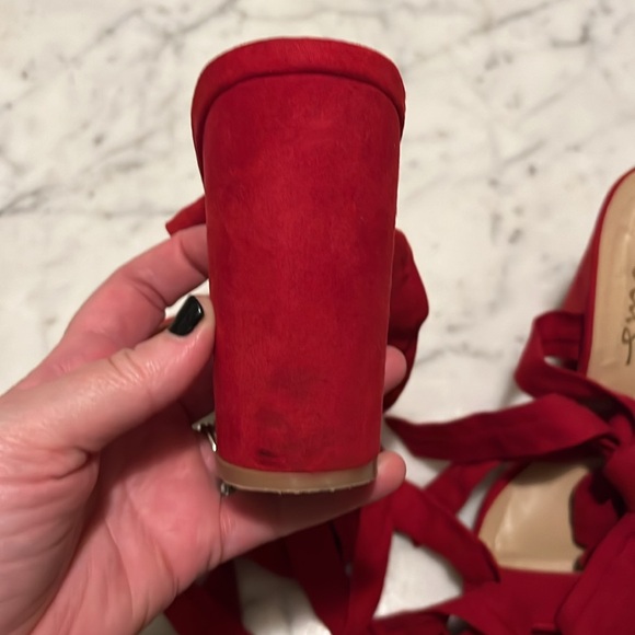 Red Lulu’s heels, suede. Size 7. - Picture 5 of 6